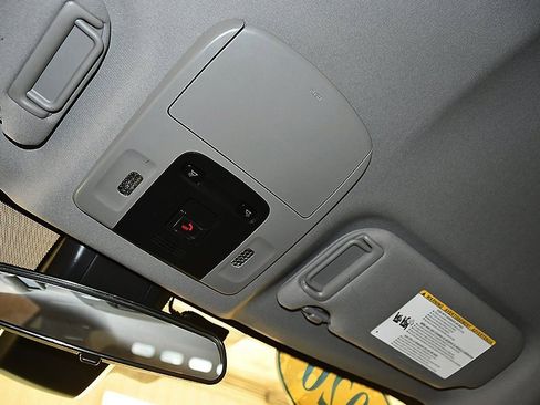 Used 2020 Toyota Camry SE image 22