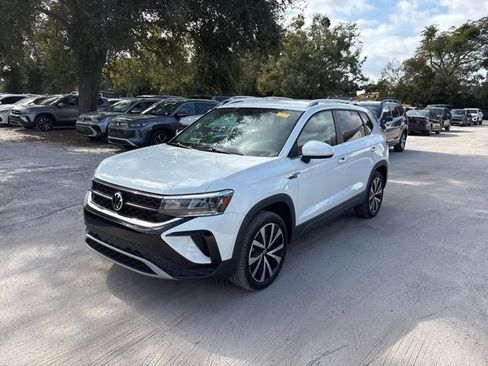 Used 2022 Volkswagen Taos SE image 2