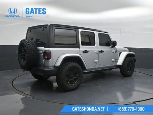 Used 2022 Jeep Wrangler Unlimited Sahara AWD/4WD image 2