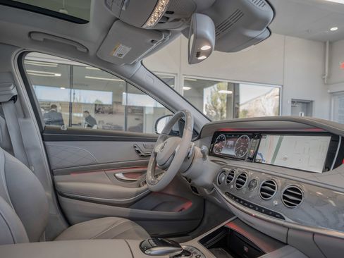 Used 2015 Mercedes-Benz S 550 Sedan image 18