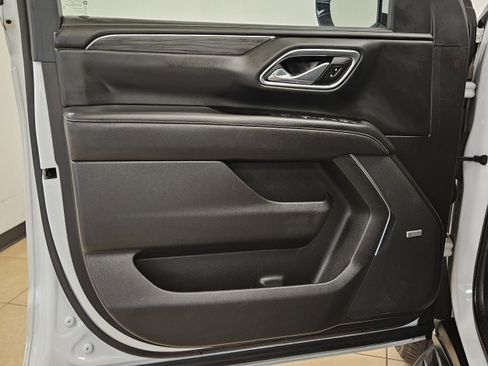 Used 2021 GMC Yukon SLT w/ SLT Premium Package AWD/4WD image 10