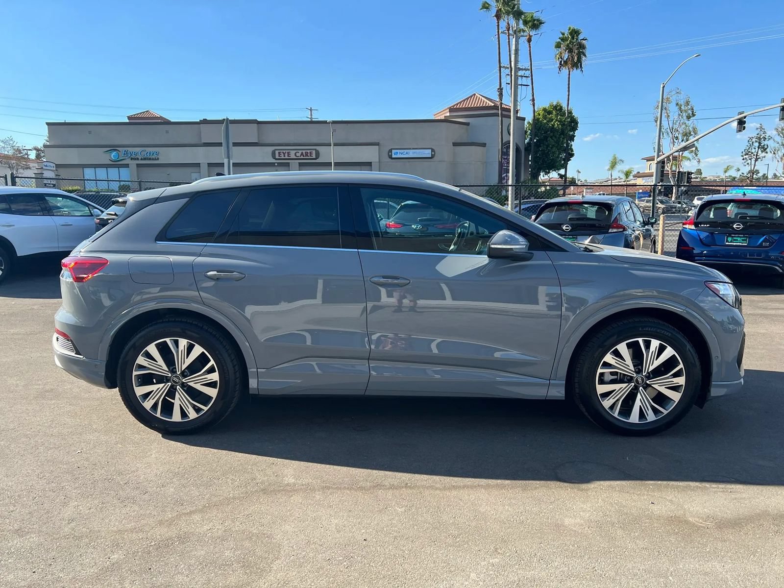 Used 2023 Audi Q4 e-tron Premium Plus w/ Premium Plus RWD image 4