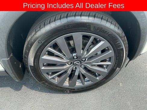Used 2024 Nissan Pathfinder SL w/ SL Premium Package FWD image 21