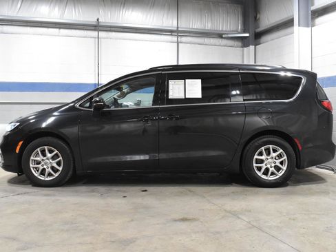 Used 2022 Chrysler Pacifica Touring-L FWD image 24