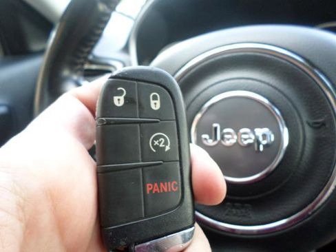 Used 2020 Jeep Compass Limited AWD/4WD image 14