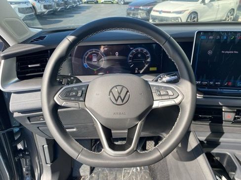 New 2025 Volkswagen Tiguan SE image 27