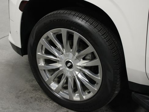 Used 2021 Cadillac Escalade Premium Luxury AWD/4WD image 10