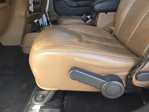 Used 2017 Jeep Wrangler Unlimited Sahara w/ Connectivity Group image 24