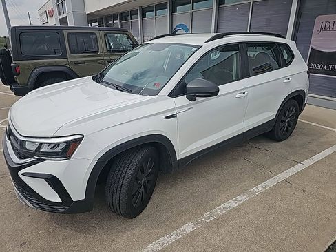 Used 2022 Volkswagen Taos S image 2