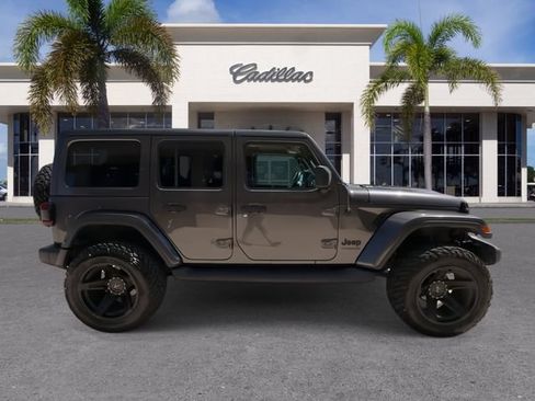 Used 2021 Jeep Wrangler Unlimited Sahara AWD/4WD image 17