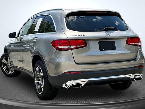 Used 2019 Mercedes-Benz GLC 300 4MATIC w/ Premium Package image 4