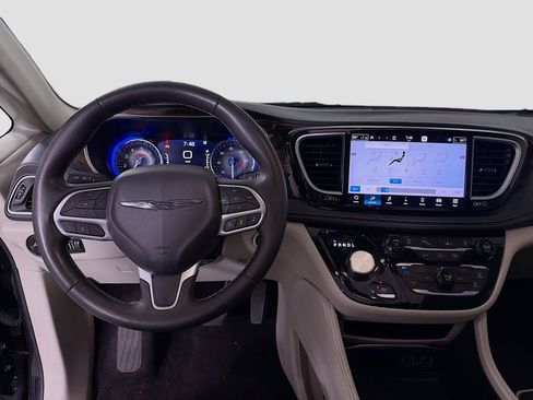 Used 2023 Chrysler Pacifica Limited image 26