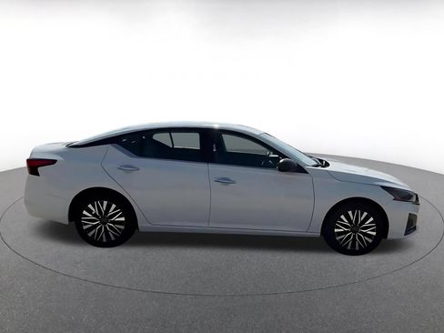Used 2025 Nissan Altima 2.5 SV FWD image 16