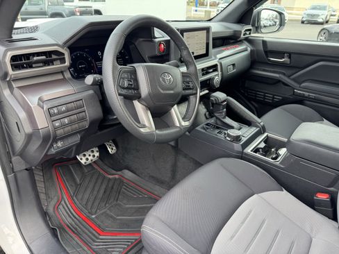 Used 2025 Toyota Tacoma TRD Sport image 27
