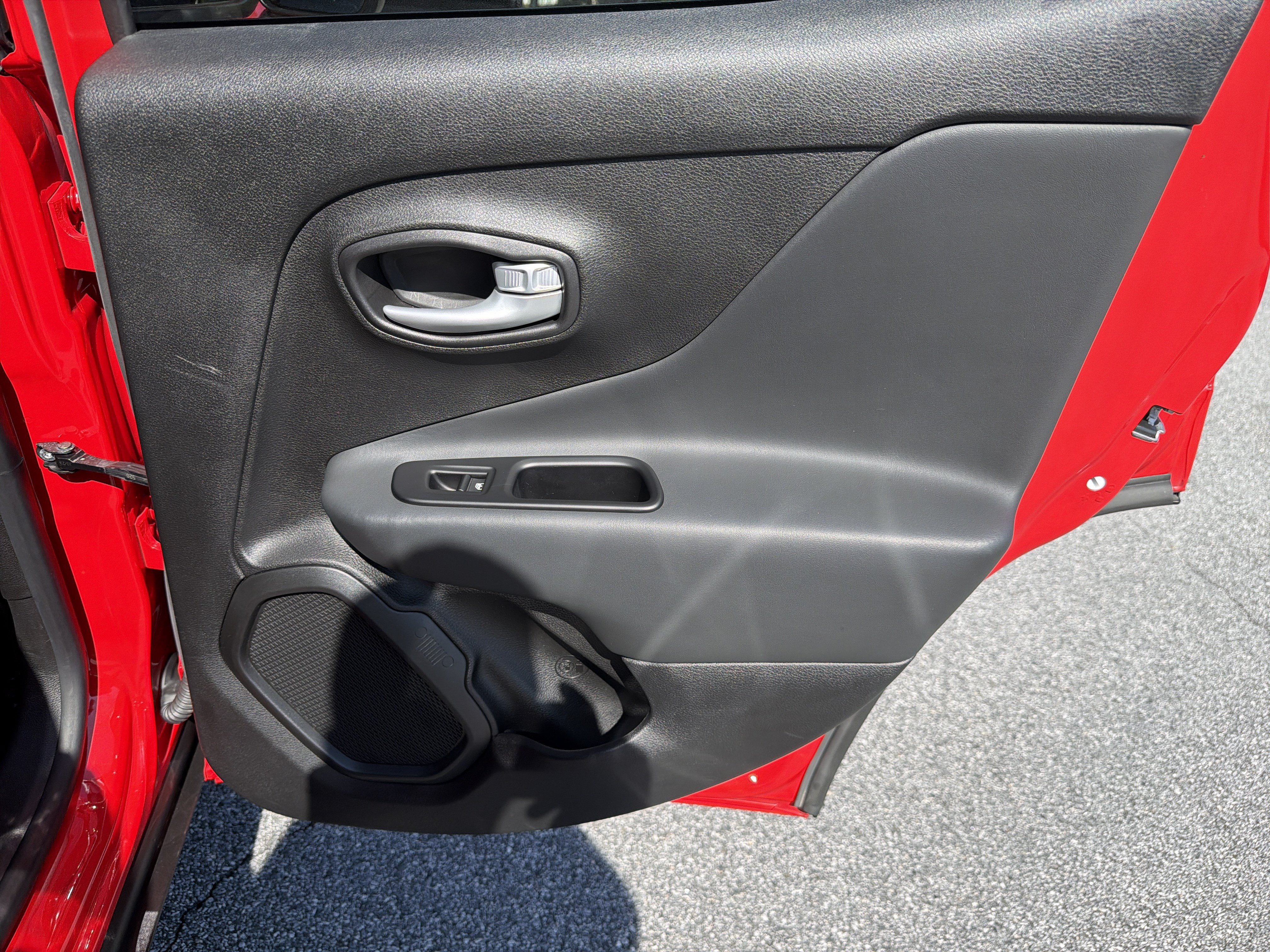 Used 2023 Jeep Renegade Latitude AWD/4WD image 18