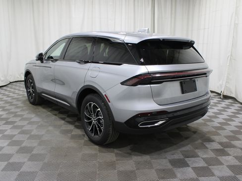 Used 2025 Lincoln Nautilus Premier AWD/4WD image 27