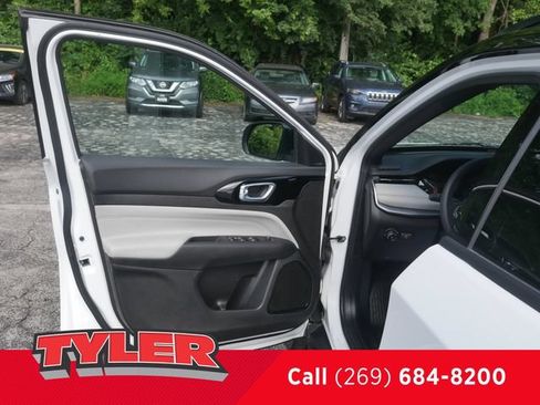 Certified 2025 Jeep Compass Limited AWD/4WD image 20
