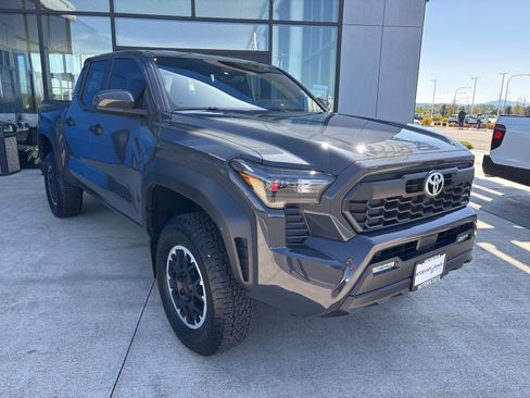Used 2024 Toyota Tacoma TRD Off-Road AWD/4WD image 3