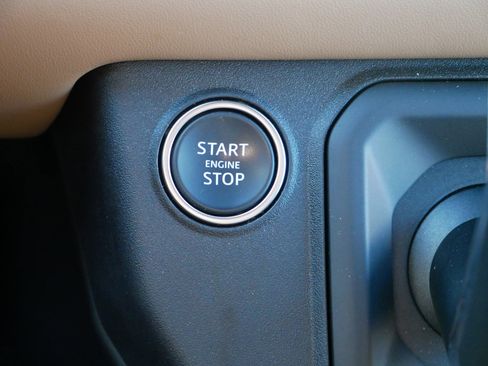 Used 2025 Land Rover Defender 110 V8 image 29