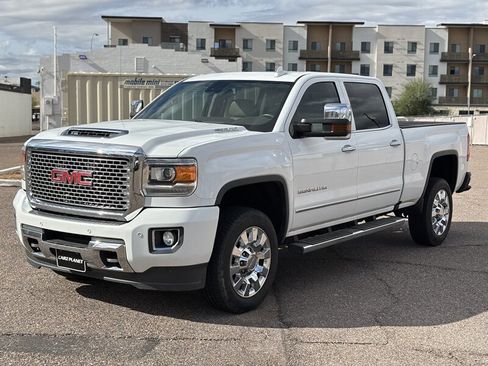 Used 2017 GMC Sierra 2500 Denali w/ Duramax Plus Package image 5
