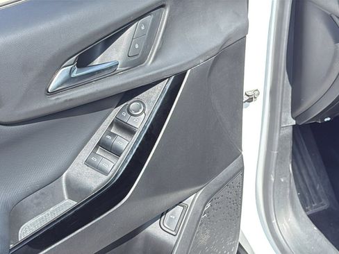 Used 2025 Chevrolet Equinox LT w/ Convenience Package II image 9