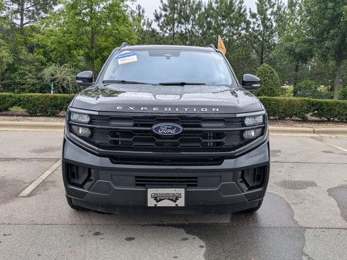 Certified 2025 Ford Expedition Active AWD/4WD image 9