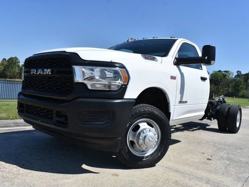 Used 2020 RAM 3500 Tradesman RWD image 11