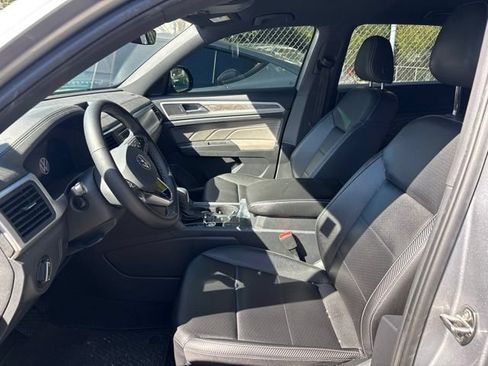 Certified 2023 Volkswagen Atlas Cross Sport SE FWD image 7