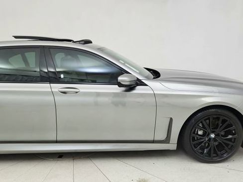 Used 2022 BMW 740i xDrive w/ M Sport Package image 8