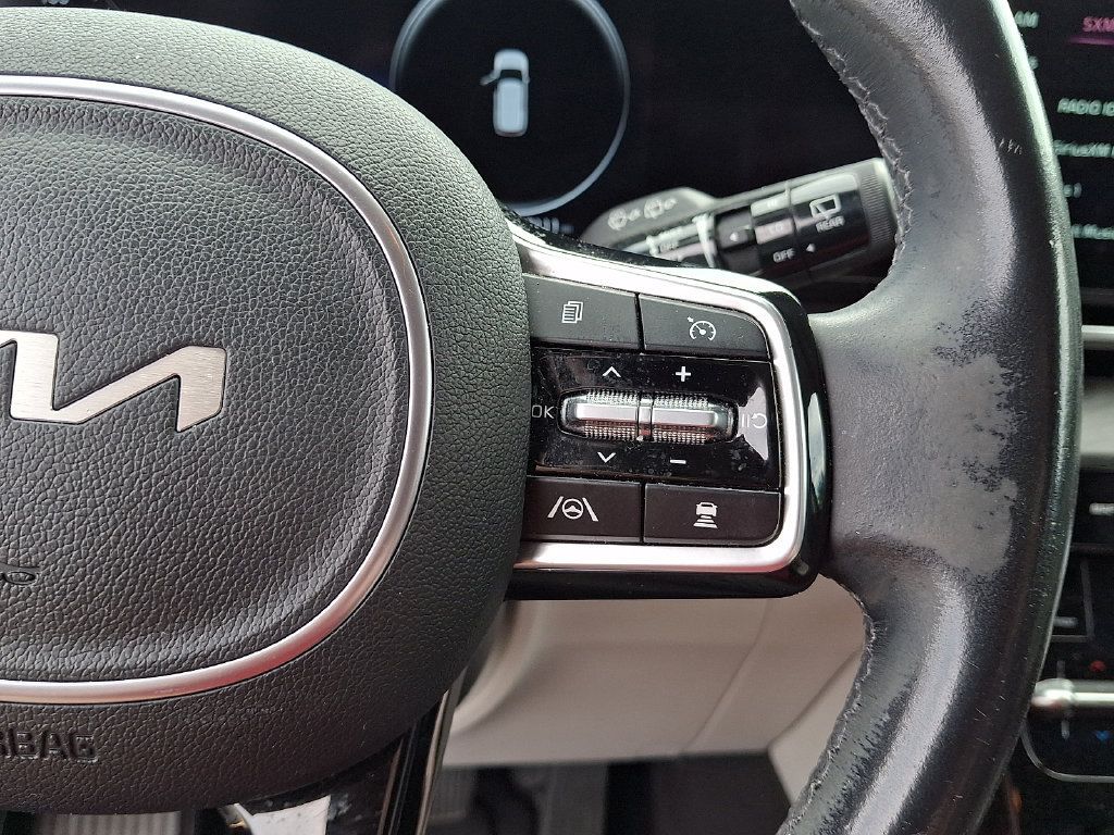 Certified 2023 Kia Carnival SX FWD image 23