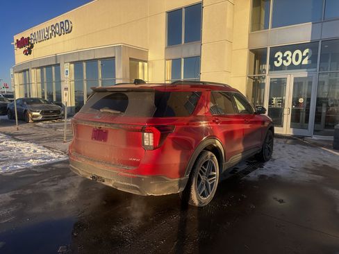 Used 2025 Ford Explorer ST-Line w/ Premium Package image 2