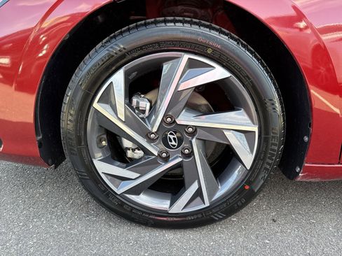 Certified 2025 Hyundai Elantra SEL image 12