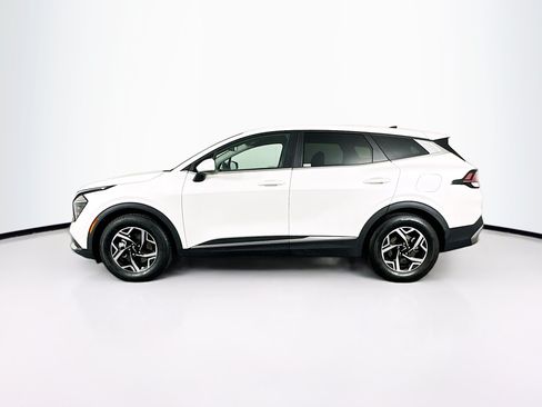 Used 2025 Kia Sportage LX FWD image 4