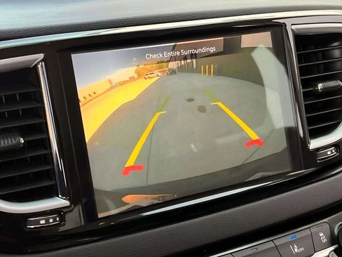 Used 2022 Chrysler Pacifica Touring-L FWD image 22