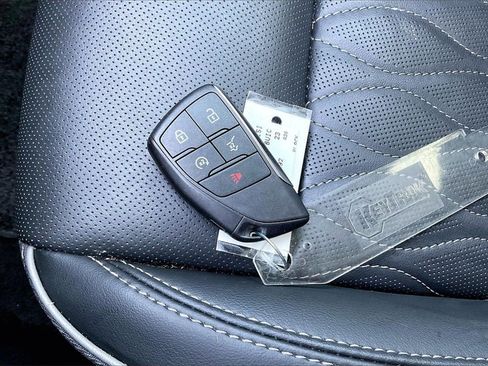 Used 2023 Buick Envision Avenir image 35