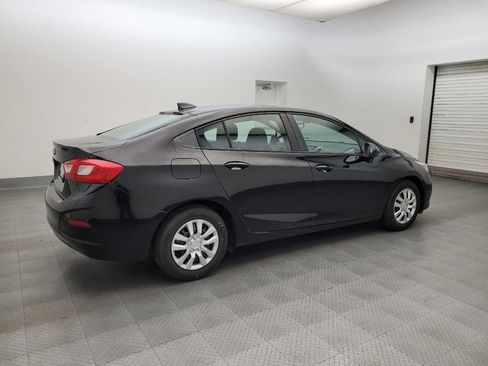 Used 2017 Chevrolet Cruze LS FWD image 10