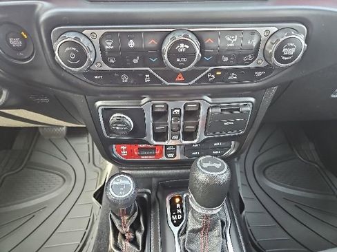 Used 2021 Jeep Wrangler Unlimited Rubicon AWD/4WD image 26