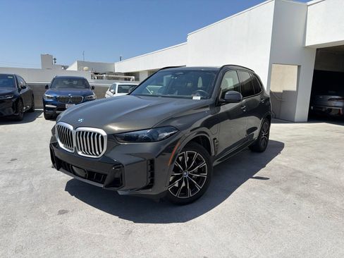 Used 2024 BMW X5 xDrive50e w/ M Sport Package AWD/4WD image 3
