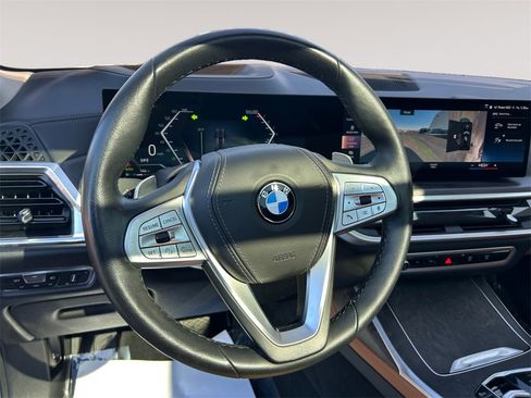 Used 2023 BMW X7 xDrive40i w/ Premium Package image 12