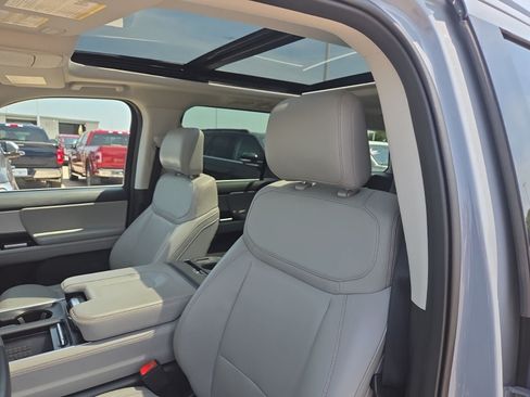 Used 2025 Ford Expedition Active AWD/4WD image 10