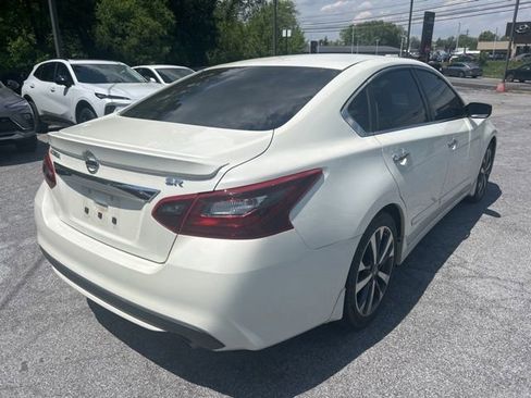 Used 2017 Nissan Altima 2.5 SR FWD image 3