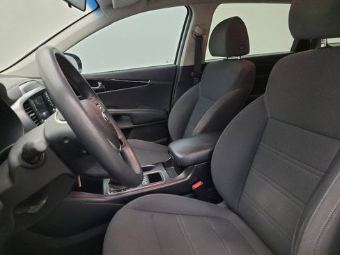 Used 2019 Kia Sorento AWD V6 image 17