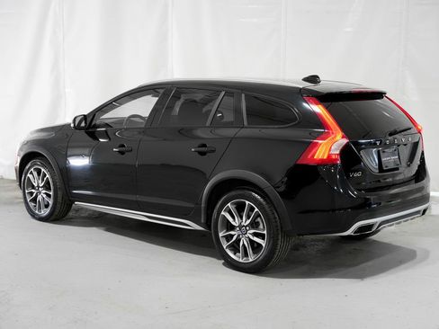 Used 2015 Volvo V60 T5 Cross Country Platinum w/ Climate Package AWD/4WD image 3