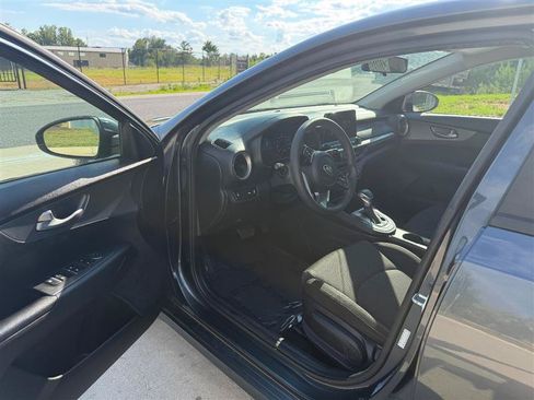 Used 2021 Kia Forte LXS FWD image 9