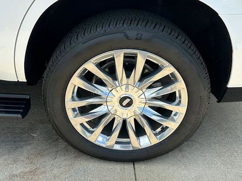 Used 2024 Cadillac Escalade Premium Luxury w/ Performance Package AWD/4WD image 32