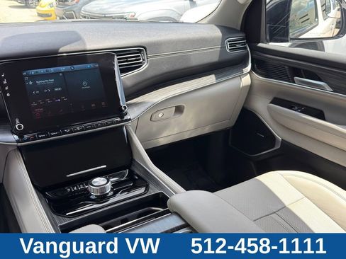 Used 2024 Jeep Wagoneer L Series II RWD image 28
