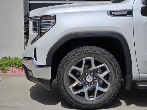 Used 2022 GMC Sierra 1500 SLT AWD/4WD image 8