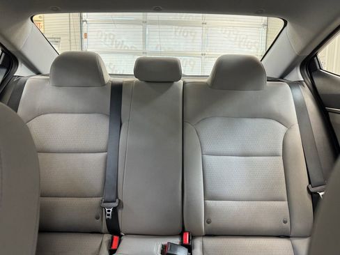 Used 2017 Hyundai Elantra SE image 13