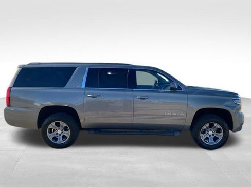 Used 2017 Chevrolet Suburban LT image 10