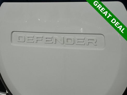 Used 2023 Land Rover Defender 130 SE image 8